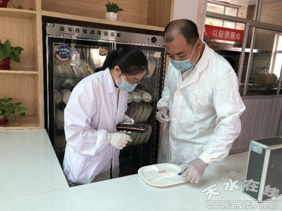 秦州区食药监局皂郊镇监管所开展食品快检进市场活动